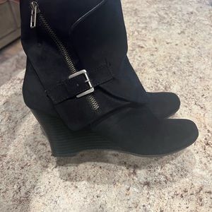 Union Bay Black SuedeWedge Booties - Size 9